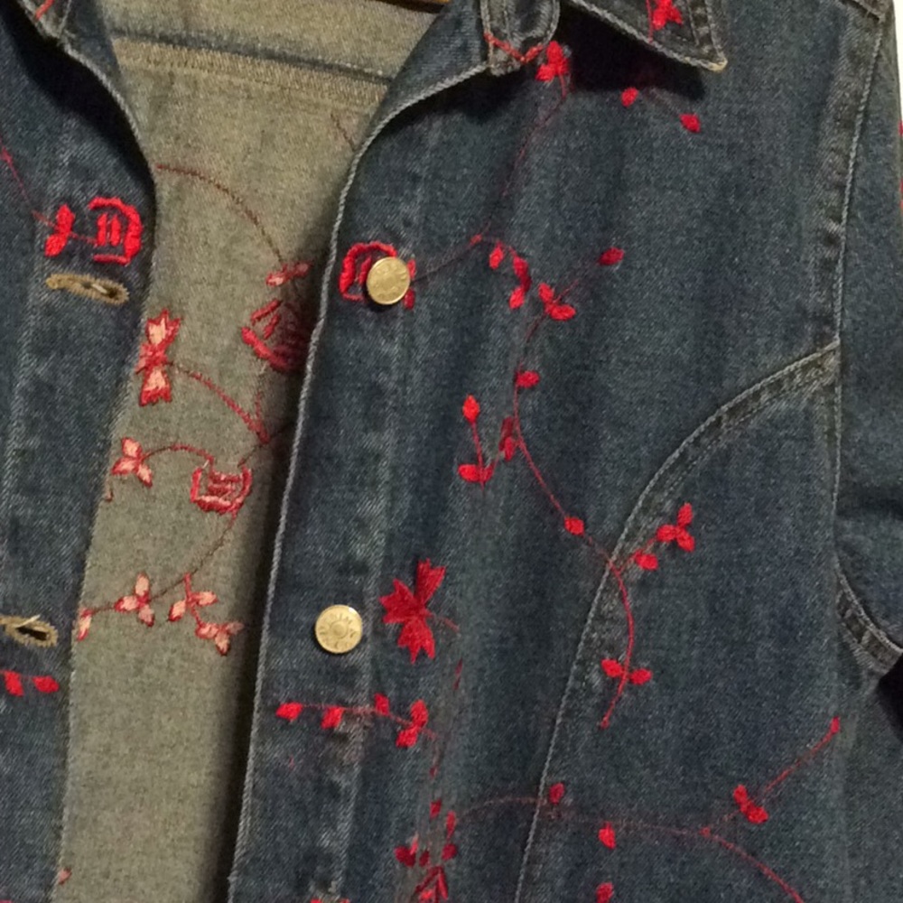 Jean jacket. - Picture 5 of 8